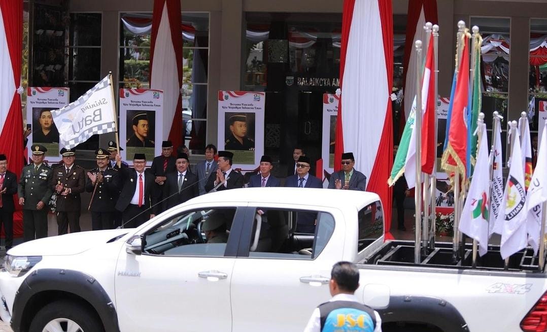 Dalam rangka memperingati Hari Ulang Tahun (HUT) ke-79 Provinsi Jawa Timur (Jatim), Pataka Jer Basuki Mawa Beya, sebagai lambang Provinsi Jatim, telah tiba di Balai Kota Among Tani, Kota Batu, Selasa (1/10).