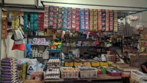 Harga bahan pokok di Kota Malang mayoritas terpantau turun, berdasarkan catatan Dinas Koperasi, Perindustrian, dan Perdagangan (Diskopindag) setempat.