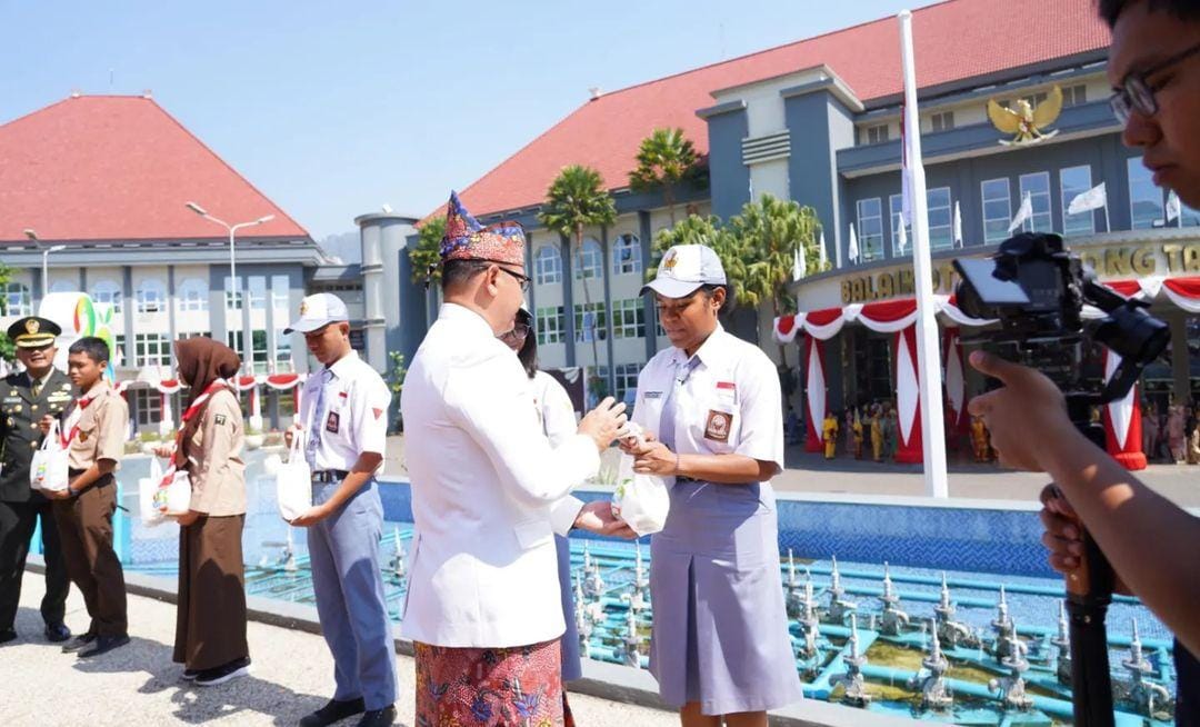 Kota Batu telah resmi meluncurkan Program KWB Bergizi, sebuah inisiatif yang bertujuan untuk mendukung program pemerintah pusat dalam meningkatkan kualitas gizi masyarakat