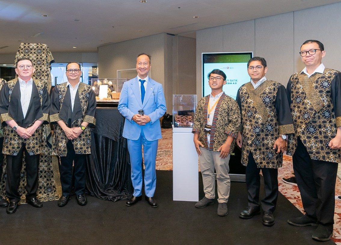 Dalam rangka memperingati enam tahun program Making Indonesia, Kementerian Perindustrian (Kemenperin) telah memperkenalkan batik motif Indonesia 4.0.