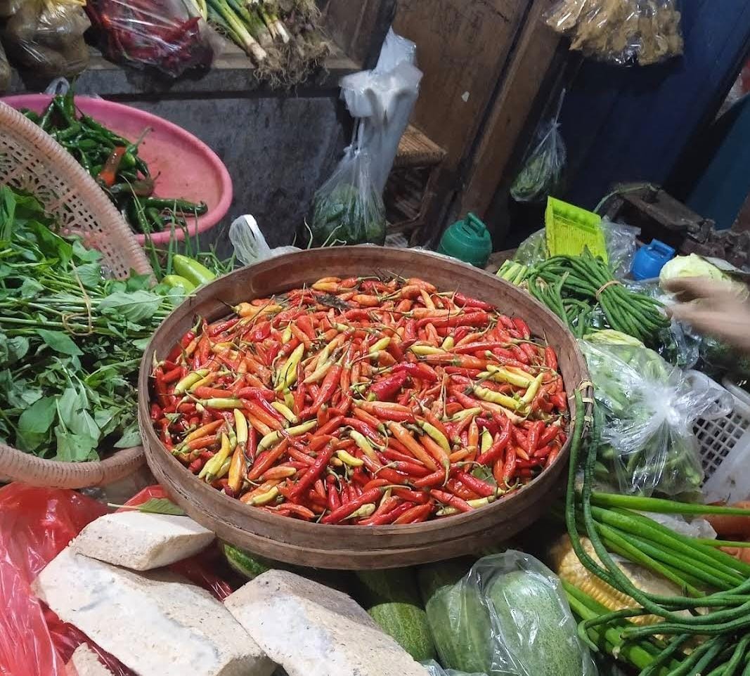 Harga bahan pokok di Kabupaten Malang terpantau mengalami fluktuasi, berdasarkan data dari Sistem Informasi Harga dan Bahan Pokok (SI-HARKEPO) setempat