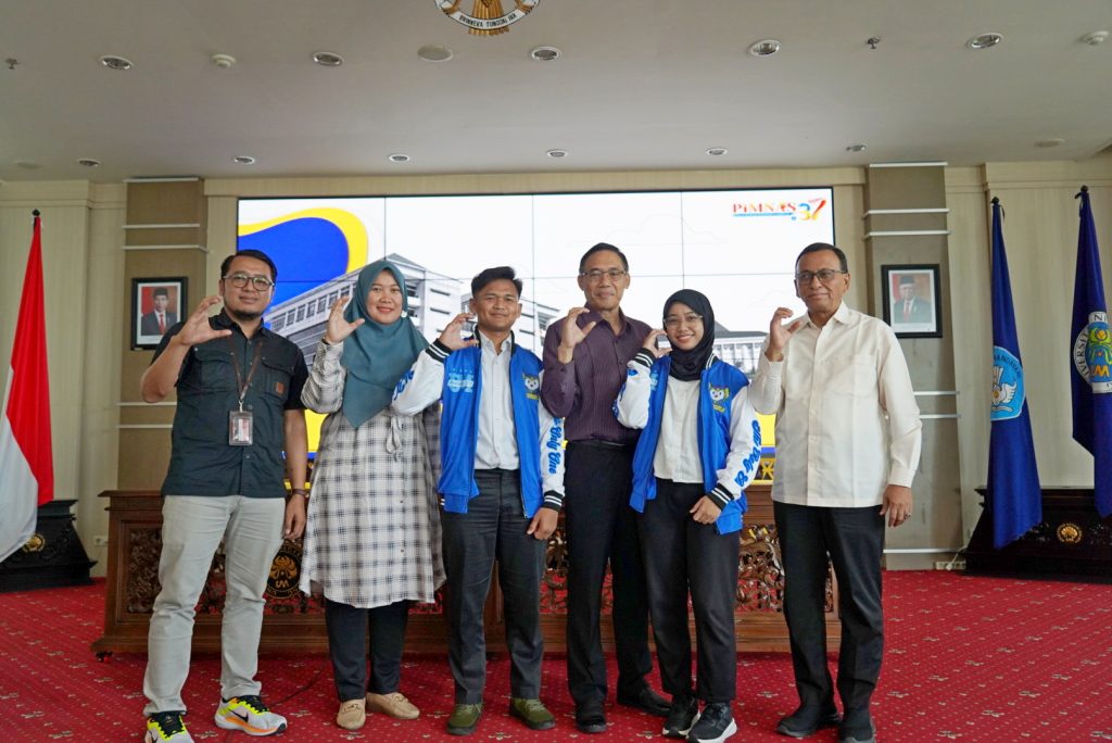 Universitas Negeri Malang (UM) akan mengirimkan 23 tim delegasinya untuk berlaga dalam Pekan Ilmiah Mahasiswa Nasional (PIMNAS) ke-37 yang akan digelar di Universitas Airlangga, Surabaya, pada tanggal 14 hingga 19 Oktober 2024.