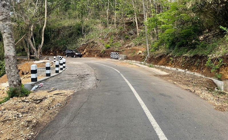 Jalan Rajekwesi Kalipare-Donomulyo Malang