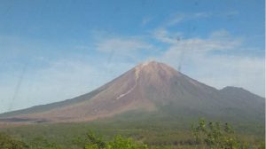 Gunung Semeru ditutup
