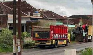 Rumah Digembok Menantu Turen
