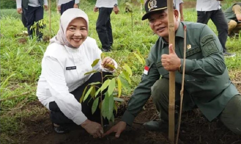 Tanam 5000 Pohon Turen