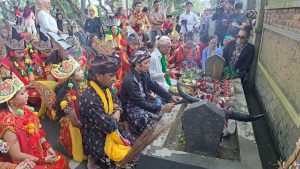 seniman topeng malang